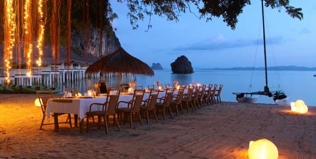 Beach dining set up