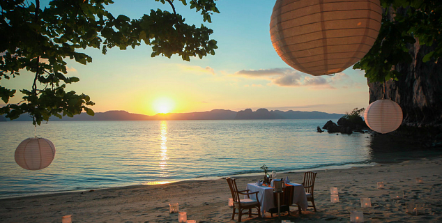 Beachfront Dining