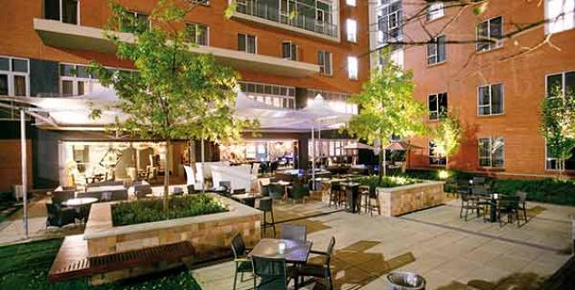 Outdoor Dining Courtyard